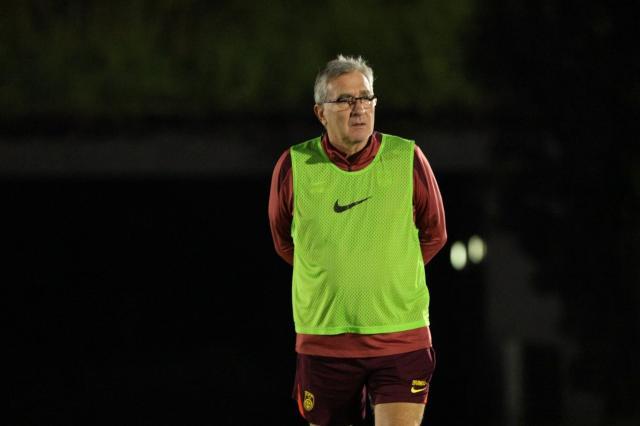 国足奏响东京战歌！伊万无惧日本刺探首发仍存悬念