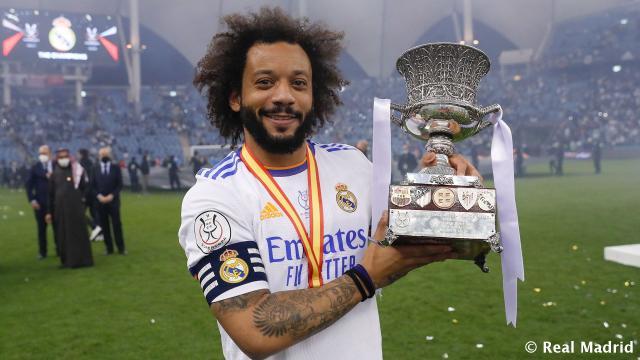 23冠平亨托 马塞洛首次作为皇马队长举起冠军奖杯